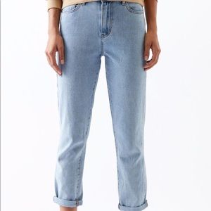 PacSun light wash mom jeans 28